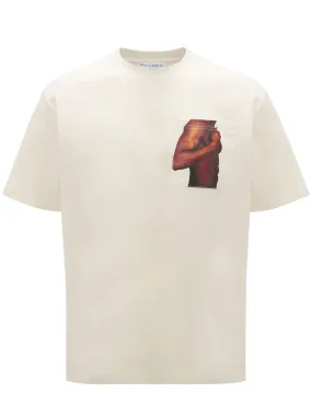 t-shirt beige con taschino sul petto